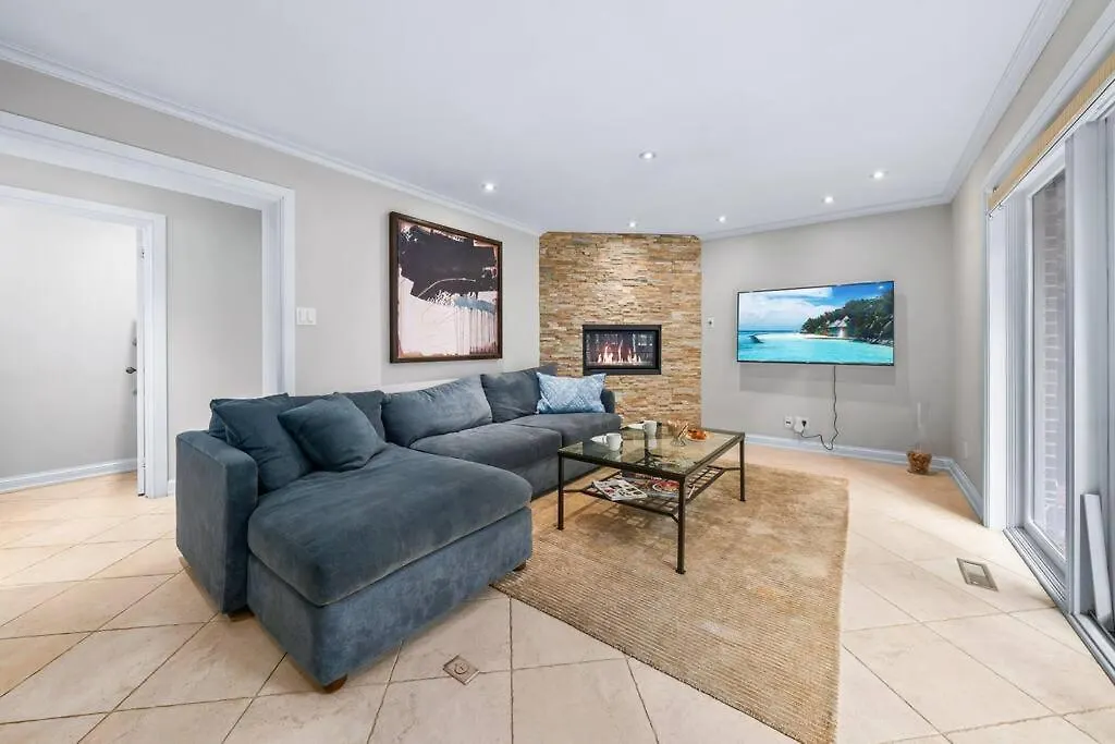 Private Bedroom In A House Close To Subway With Free Parking Toronto Holiday home