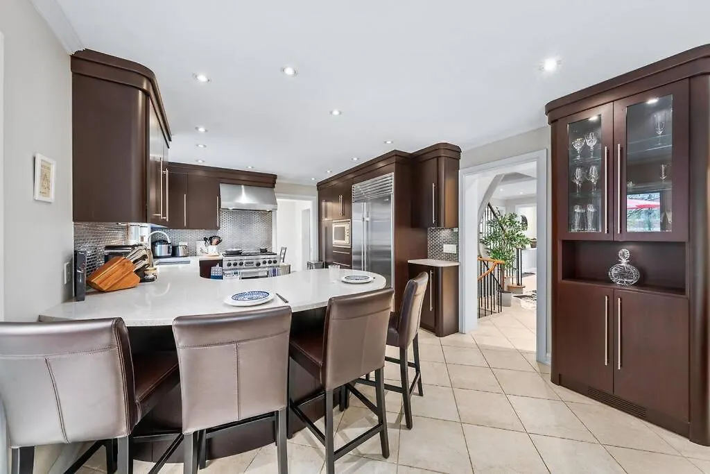 Holiday home Private Bedroom In A House Close To Subway With Free Parking Toronto Canada