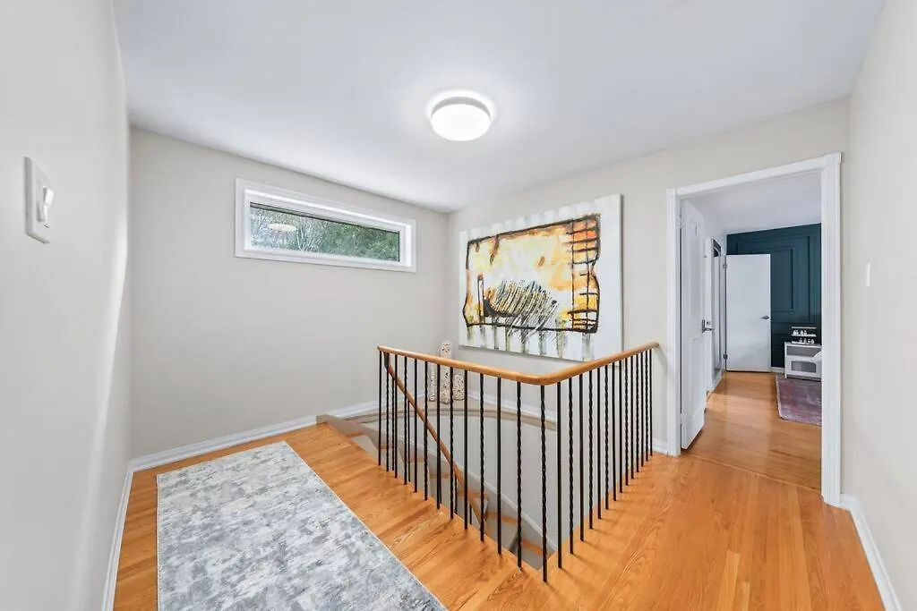 Holiday home Private Bedroom In A House Close To Subway With Free Parking Toronto