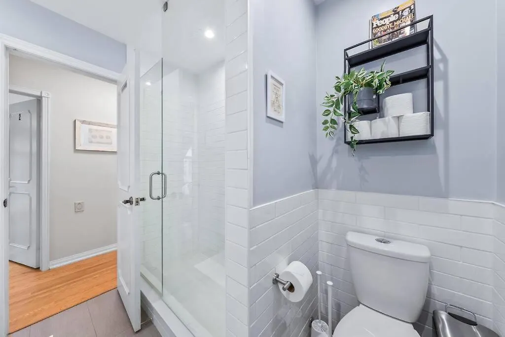 Private Bedroom In A House Close To Subway With Free Parking Toronto Canada
