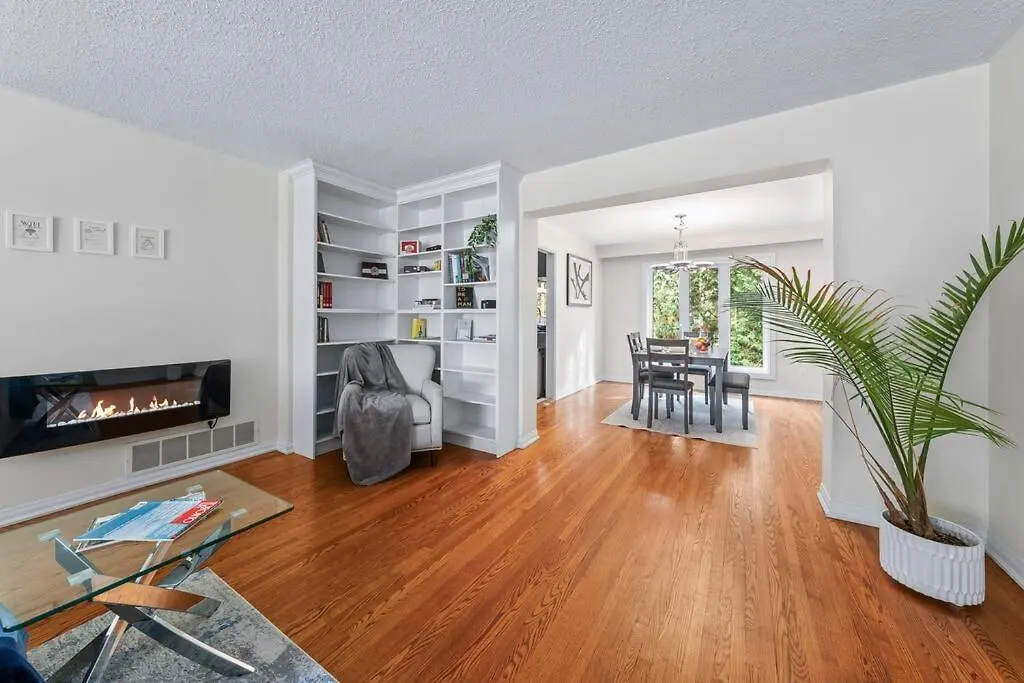 Private Bedroom In A House Close To Subway With Free Parking Toronto Holiday home