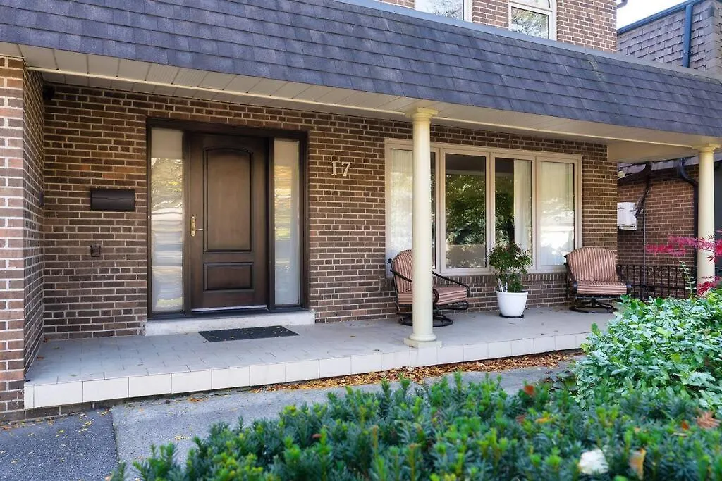 Holiday home Private Bedroom In A House Close To Subway With Free Parking Toronto Canada
