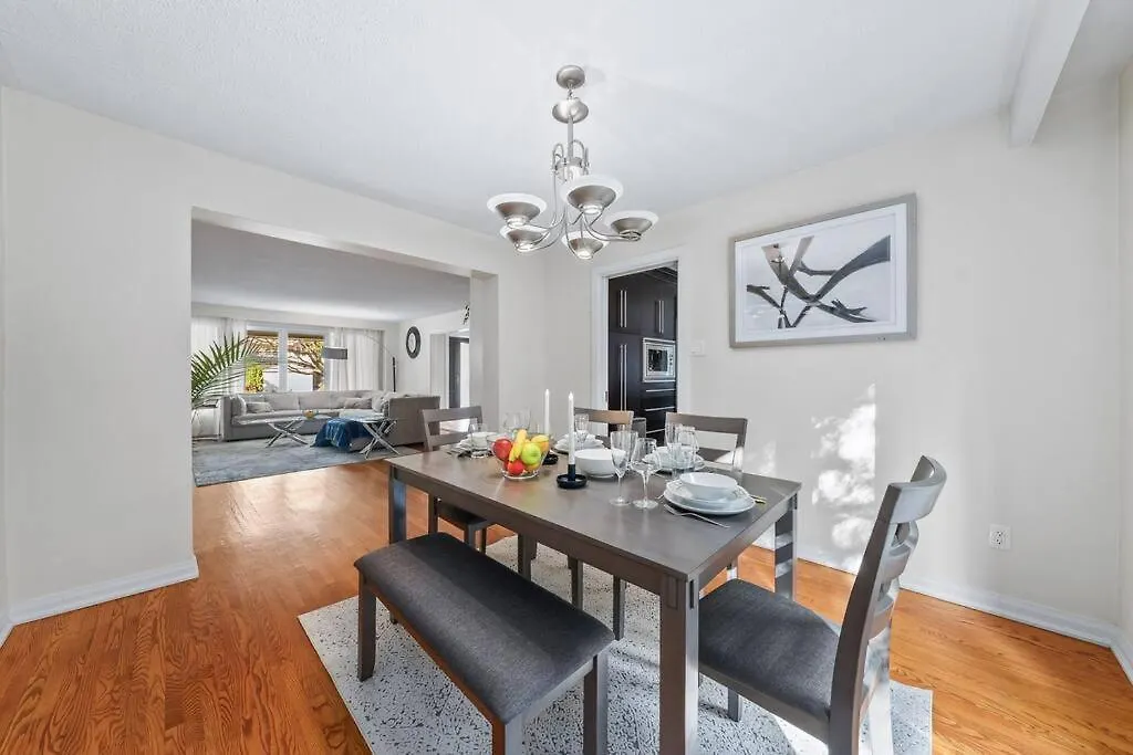 Holiday home Private Bedroom In A House Close To Subway With Free Parking Toronto Canada