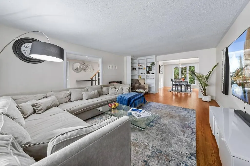 Private Bedroom In A House Close To Subway With Free Parking Toronto Holiday home