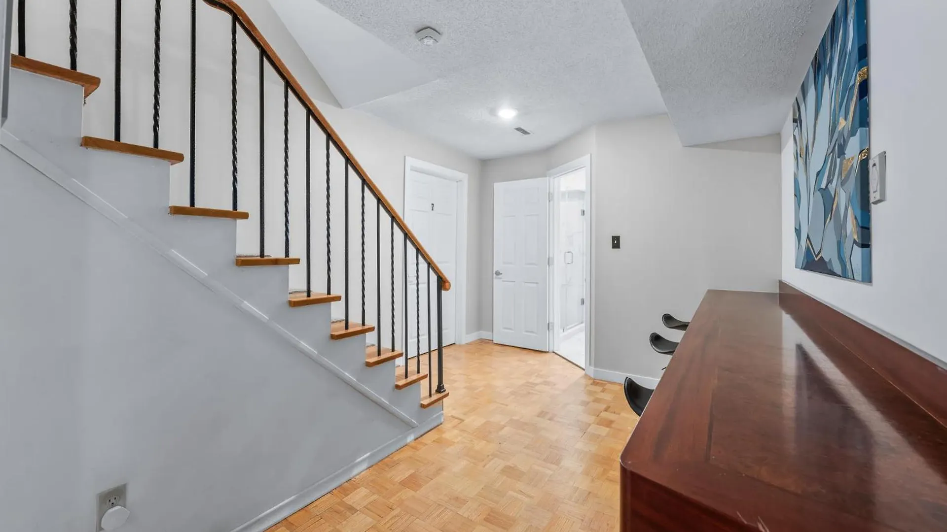 Private Bedroom In A House Close To Subway With Free Parking Toronto Holiday home