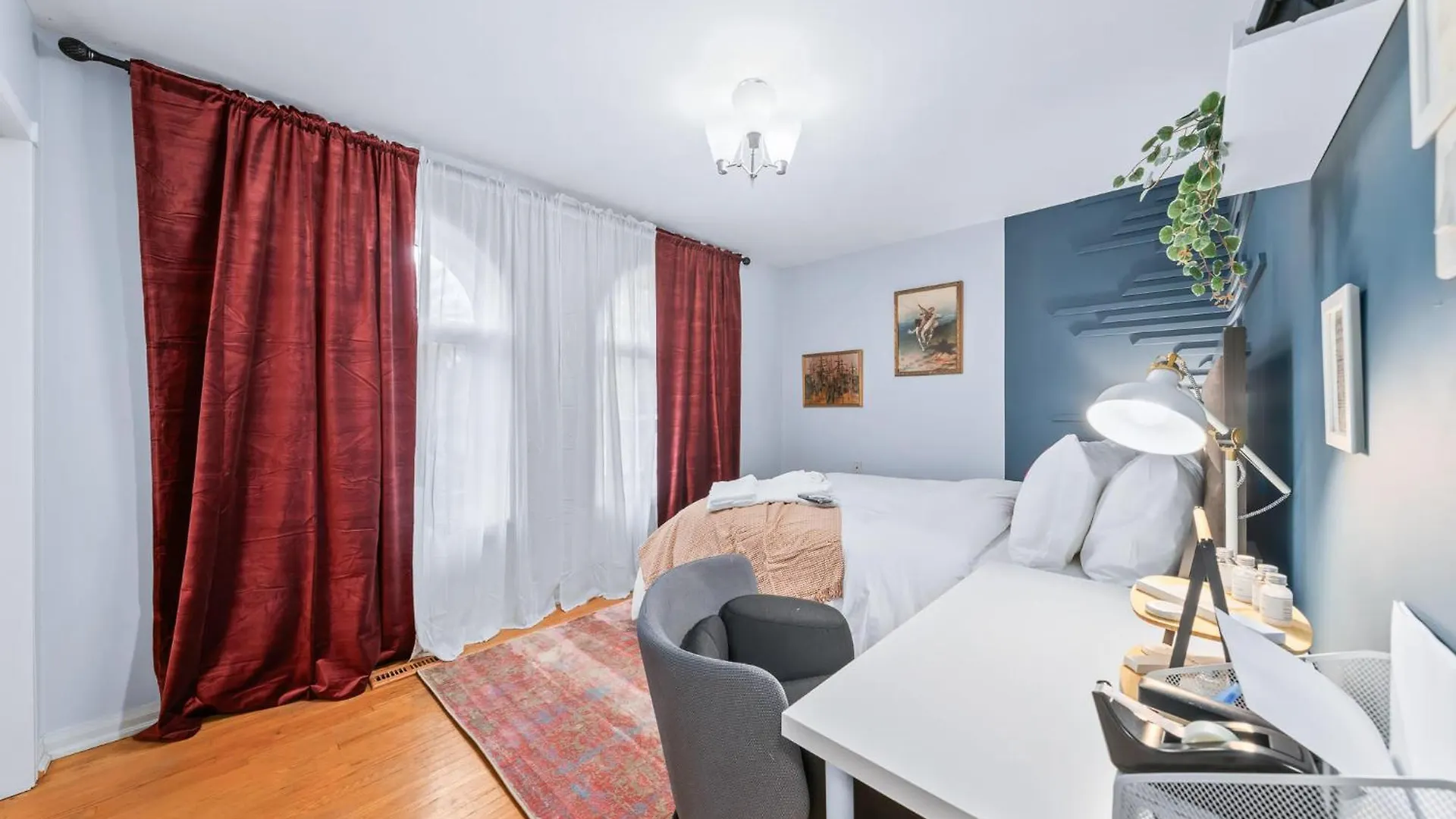 Private Bedroom In A House Close To Subway With Free Parking Toronto Canada