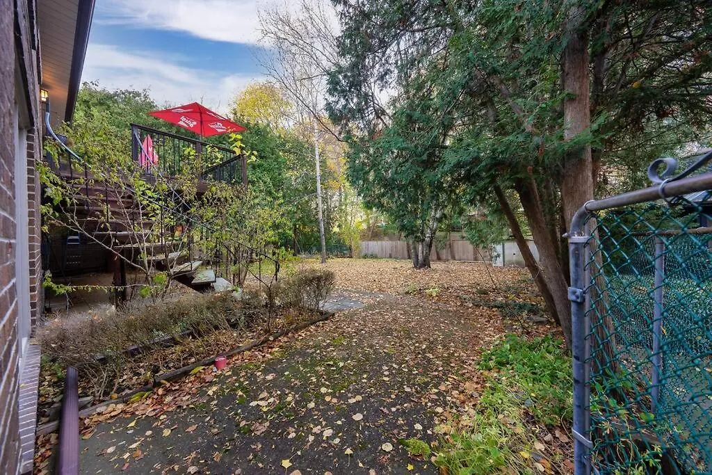 Holiday home Private Bedroom In A House Close To Subway With Free Parking Toronto