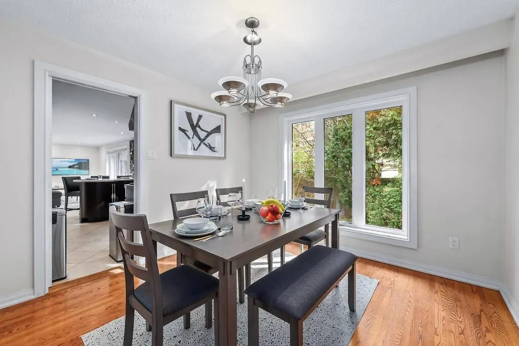 Holiday home Private Bedroom In A House Close To Subway With Free Parking Toronto